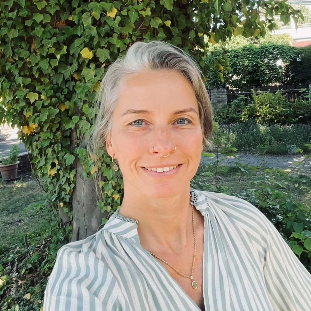 Nahaufnahme frisch rasierter Haut an Hals und Schulter