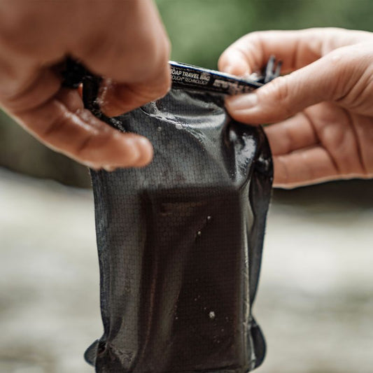 Ultraleichte und wasserdichte Tasche für Aufbewahrung Hartseife von Matador - PURE SOUL Naturkosmetik